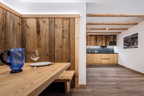 Superior Apartment, Mountain View | Private kitchen | Electric kettle, highchair - Residence Ada (San Cassiano)