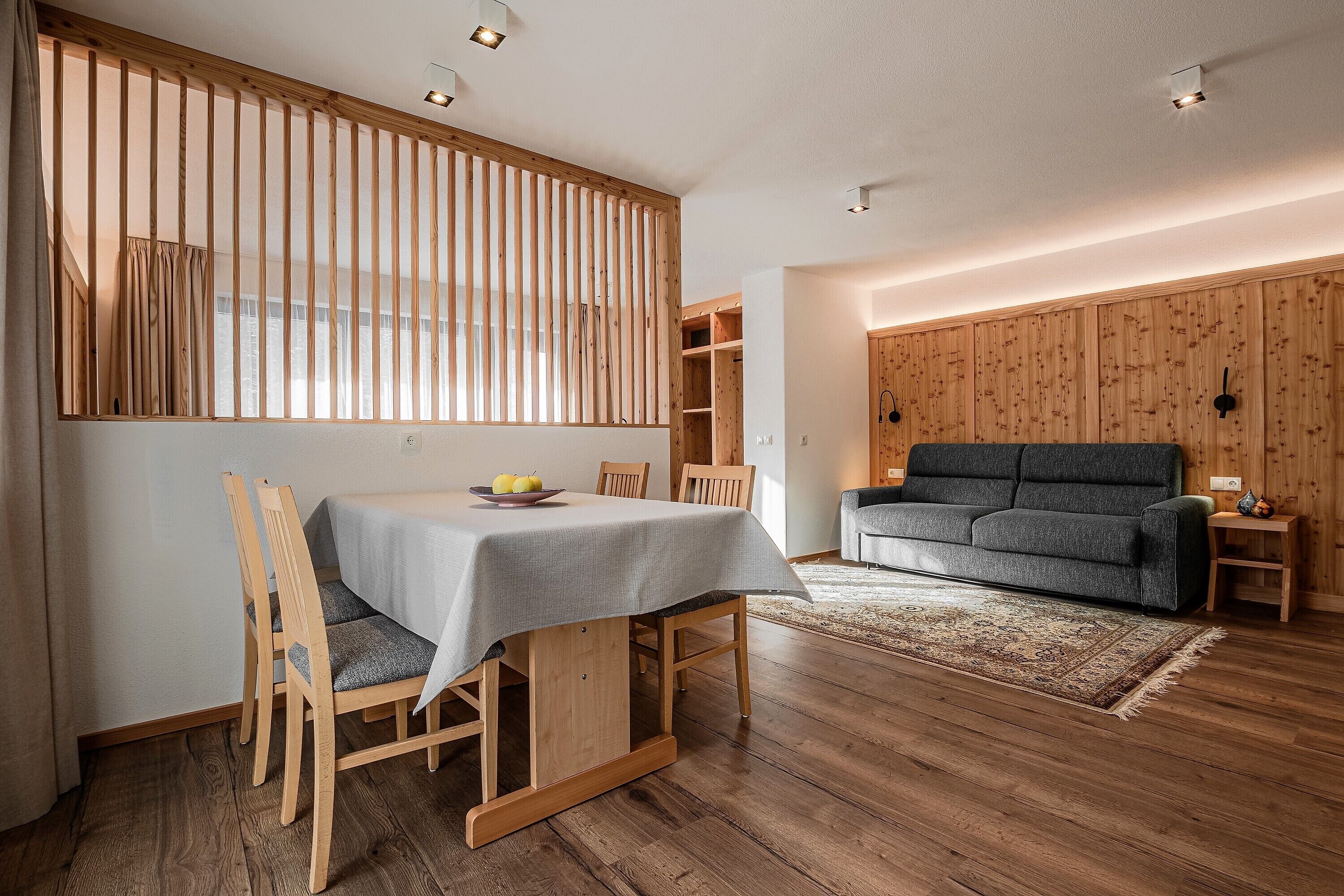 Comfort-Studio, Balkon, Bergblick | Wohnbereich | Flachbildfernseher