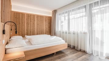 Comfort-studio, parveke, vuoristonäköala | Tallelokero huoneessa, pimennysverhot, ilmainen Wi-Fi