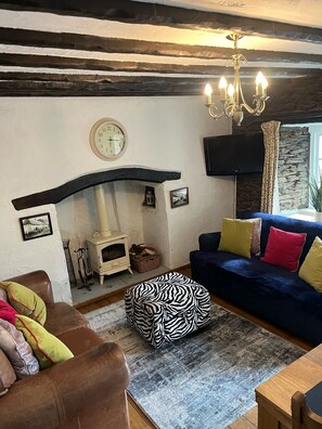 Smart TV, fireplace