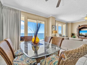 Lejlighed - flere senge (Gulf Crest 2105B) | Spiseområde