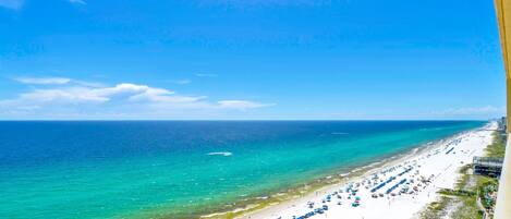 Condo, várias camas (Gulf Crest 2105B) | Praia | Na praia