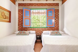 5 bedrooms, WiFi, bed sheets