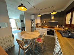 Private kitchen - Apartment with parking and swimming pool, next to the coves of illetes (Calvià-Mallorca)