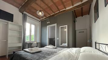 3 bedrooms, desk, iron/ironing board, WiFi