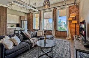 テレビ、書斎 / ワークスペース