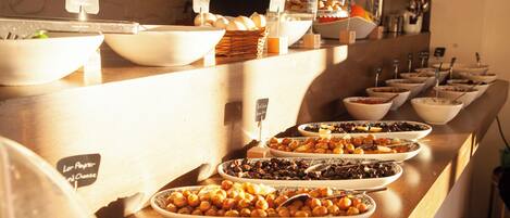 A buffet with various dishes and labels indicating food types.