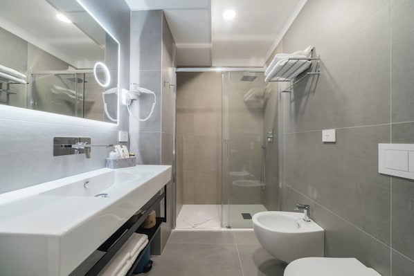 Deluxe Double Room, 1 King Bed | Bathroom | Shower, eco-friendly toiletries, hair dryer, towels