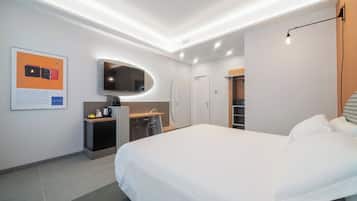 Deluxe Double Room, 1 King Bed, Non Smoking | Free minibar, desk, laptop workspace, free WiFi