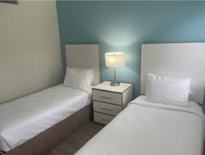 2 dormitorios, tabla de planchar con plancha, wifi gratis y ropa de cama