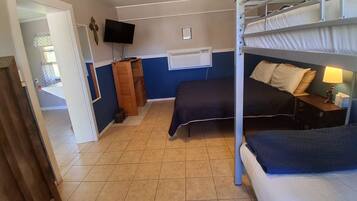 1 bedroom, free WiFi, bed sheets