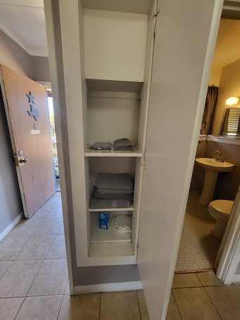 Interior. HUNTERS SUITE SLEEPS 6