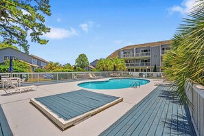 Unclassified image, 3 of 24, button