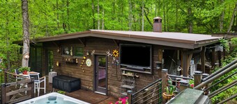 Modern, Luxurious Cabin for Two located on a Cascading Waterfall.