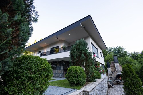 Villa Tomi Nature Retreat