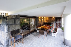 Outdoor dining - Villa Tomi Nature Retreat (Sarajevo)