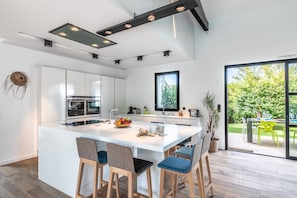 Kühlschrank, Mikrowelle, Ofen, Geschirrspüler