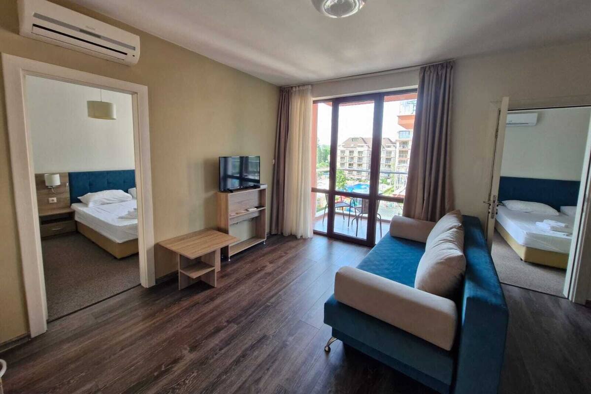 Apartment, 2 Bedrooms, Courtyard View | Living area | 32-inch flat-screen TV with cable channels
