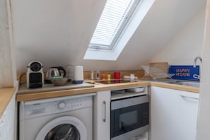 Fridge, microwave, oven, coffee/tea maker