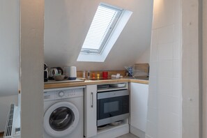 Fridge, microwave, oven, coffee/tea maker