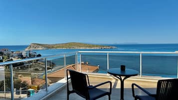 Dobbeltrom – deluxe, sjøutsikt | Terrasse/patio