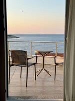 Habitación Confort doble, vistas al mar | Terraza o patio