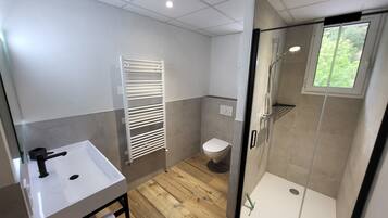 Family Room | Free WiFi, bed sheets