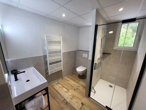 Family Room | Free WiFi, bed sheets