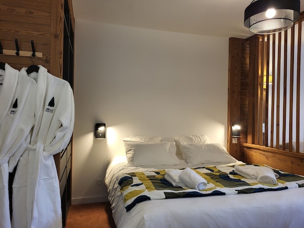 Free WiFi, bed sheets