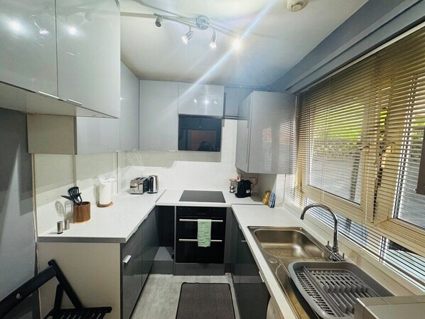 Micro-ondes, four, plaque de cuisson, grille-pain