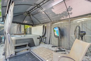 Bañera de hidromasaje al aire libre