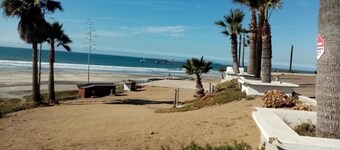 Cozy 2-bedroom house in Rosarito with WiFi, beach access and swimming pool