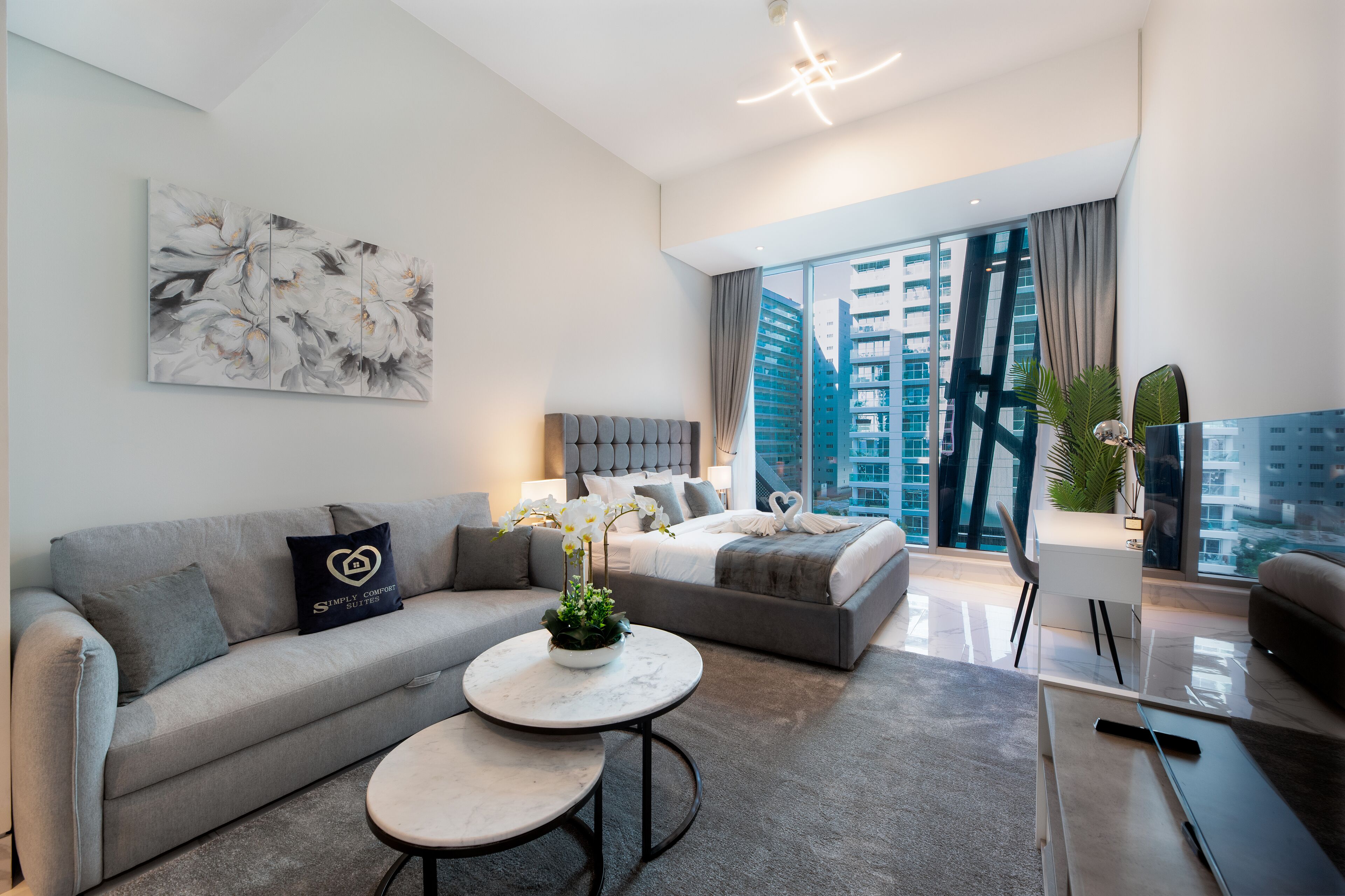 Comfort Studio, 1 Queen Bed, Non Smoking | Living area | 45-inch Smart TV with digital channels