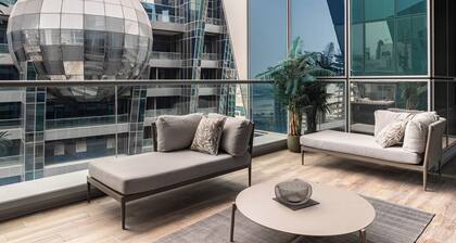 SIMPLY COMFORT Urban Chic Suites in J One Tower City & Canal Views