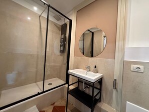 Desk, laptop workspace, soundproofing, free WiFi - Dimore del Plebiscito B&B (Catania)