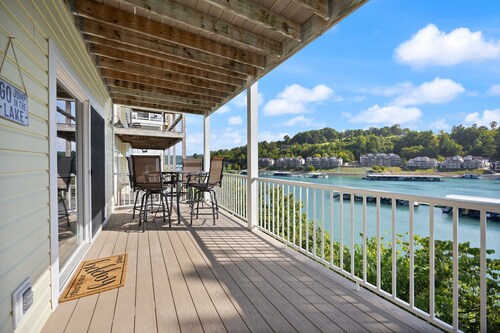 4-bedroom condo in charming Deerfield with WiFi, AC, Covered Decks, & Boat Slip.