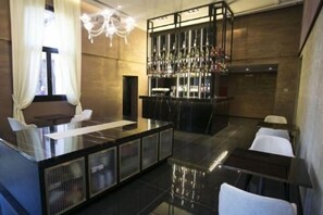 Bar (on property) - The Venice Times (Venice)