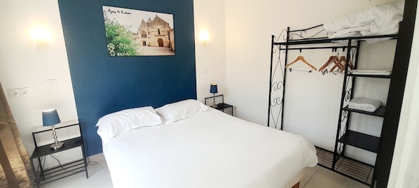 2 slaapkamers, een strijkplank/strijkijzer, wifi, beddengoed