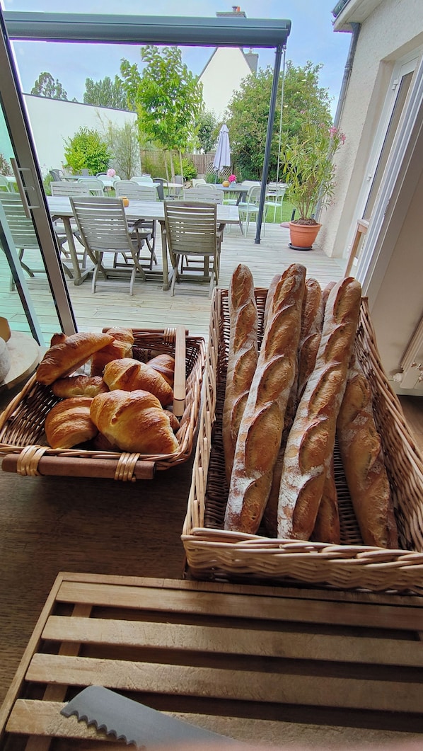 Se ofrece un desayuno continental (12 EUR por persona)