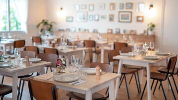 Der serveres morgenmad, frokost og aftensmad