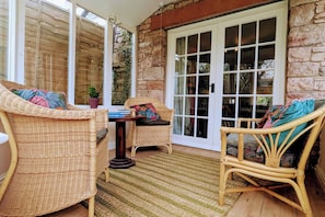 Terrace/patio - Maple Cottage, near Lake Ullswater (Great Strickland)