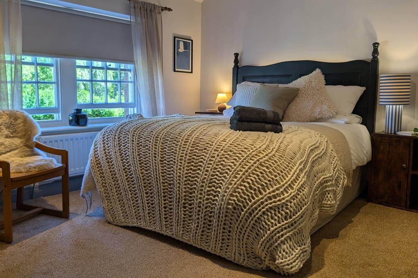 3 bedrooms, iron/ironing board, WiFi, bed sheets