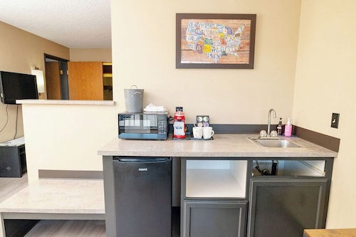 Rose City Inn and Suites