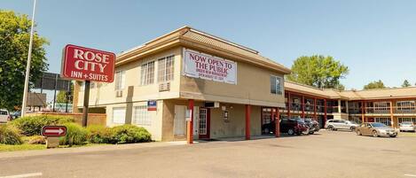 Vista frontal de la propiedad