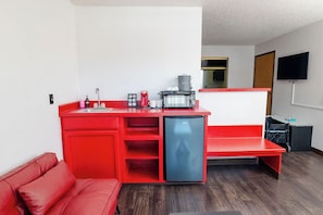 Deluxe Double Room, 2 Queen Beds | Free WiFi, bed sheets - Rose City Inn and Suites (Milwaukie)