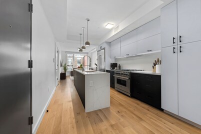 Modern 3 bedroom in the heart of Downtown Brooklyn across from Barclay's center