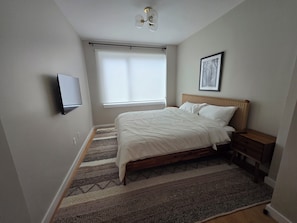 3 bedrooms, desk, iron/ironing board, travel cot