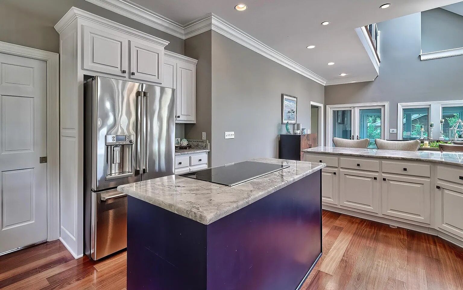 冰箱、微波炉、烤箱、炉灶