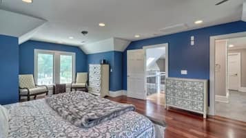 6 bedrooms, iron/ironing board, free WiFi, bed sheets