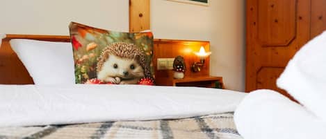 1 bedroom, desk, free WiFi, bed sheets